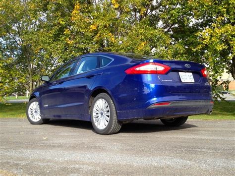 Car Review 2014 Ford Fusion Hybrid Se Driving