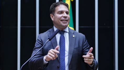 PF acha em e mails de Ramagem orientações para Bolsonaro atacar urnas e