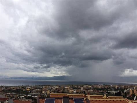 Maltempo Forti Piogge Nello Stretto Tra Messina E Reggio Violenti