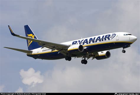 EI EFS Ryanair Boeing 737 8AS WL Photo By Roberto Bianchi Piti