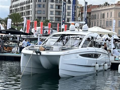 Four Winns Th A Surprise Powercat At Cannes Multipower