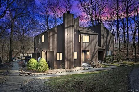 3 Acorn Court Highland Mills Ny 10930 Zillow