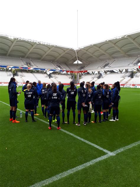 Equipe De France ⭐⭐ On Twitter Les Bleues à Lentraînement à Reims L