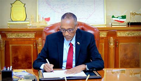 Wararka Maanta Khamiis Jan Madaxweyne Biixi Oo Wasiir Cusub