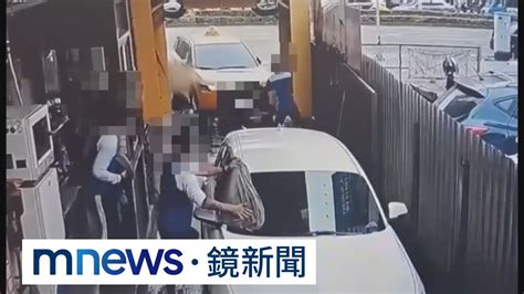 加油站洗車變撞車！ 小黃排隊等洗車遭撞飛｜鏡新聞 Youtube