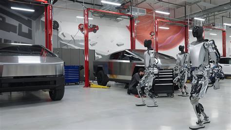 Tesla Robot Attacks An Engineer At Companys Texas Factory During