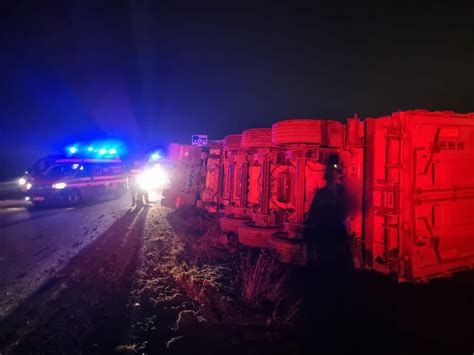 Un Tir Cu Gr Un E S A R Sturnat Asear Pe Oseaua De Centur A