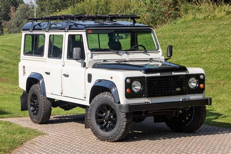 Roarington Metaland Land Rover Defender