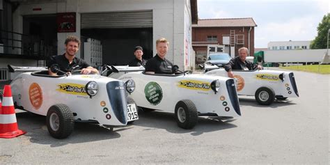 Mini Hot Rods erobern Straße Glocke