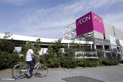 Aeon Mall Makuhari New City Photos And Premium High Res Pictures