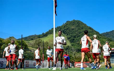 De La Cruz E Treino Em Dois Per Odos Flamengo Encerra Quarto Dia