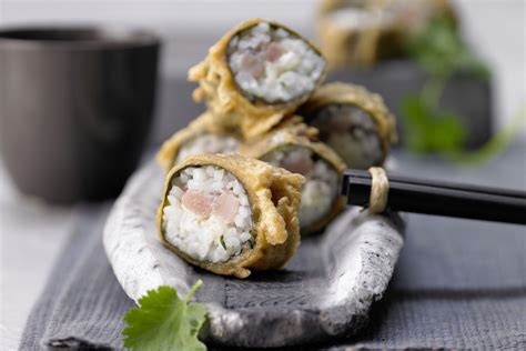 Deep-fried tuna sushi - FreshMAGAZINE