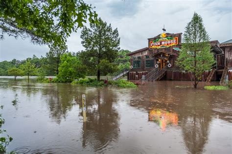 Rain Threatens Us Midwest As Flooding Force Hundreds From Homes