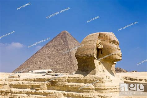 Grosse Sphinx Von Gizeh Vor Der Cheops Pyramide Kairo Aegypten Stock