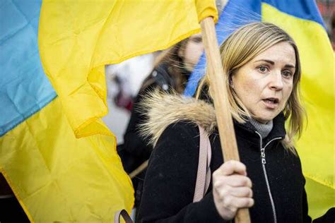 Des Citoyens Ukrainiens Protestent Contre L Op Ration Militaire Russe