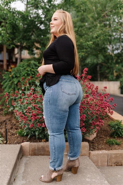 Pin On Curvy Fashionista