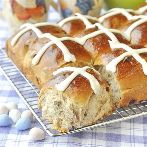 19 Easter Bread And Hot Cross Bun Recipes Food Bloggers Of Canada