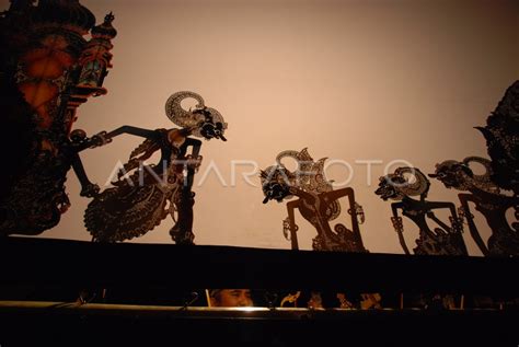 Pagelaran Wayang Kulit Antara Foto