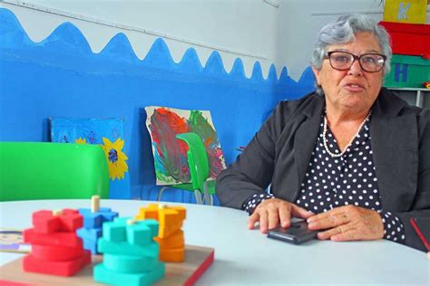 Professora orienta alunos autistas em Itanhaém Diário do Litoral