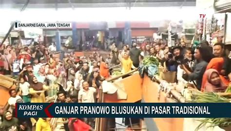 Safari Politik Ganjar Blusukan Ke Pasar Gibran Bagi Bagi Buku Tulis