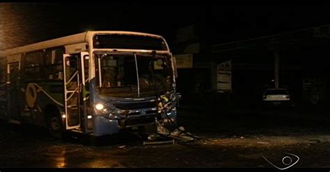 G1 Batida Entre Dois ônibus Deixa Quatro Feridos Na Serra Es