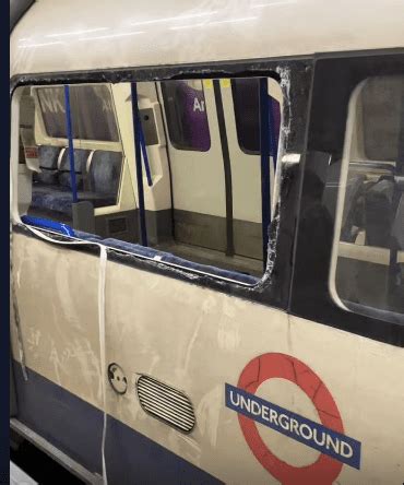 London Tube Station Evacuated Live Updates Clapham Common Tube Station