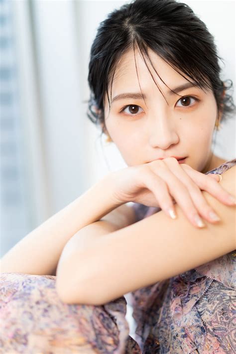 若月佑美インタビュー「アルバムみたいに、私の変化を楽しんでいただけたら」1stフォトエッセイ「履きなれない靴を履き潰すまで」 Tv