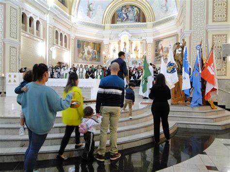 Famílias das escolas católicas reúnem se em Missa na Catedral