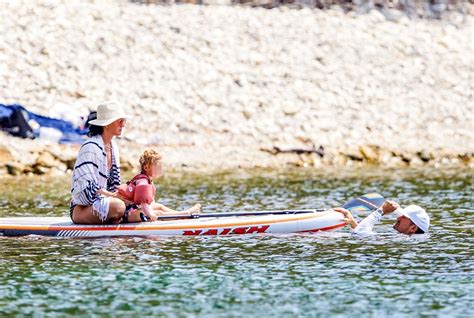 Katy Perry and fiancé Orlando Bloom pack on PDA in St. Tropez ...