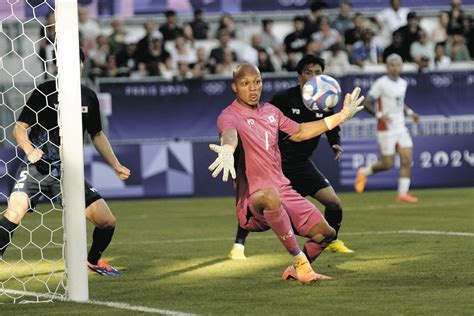 あえてgk小久保玲央ブライアンにスポットライトを当てたい、これほどボールにさわる守護神がいただろうか【パリオリンピック】：中日スポーツ・東京中日スポーツ