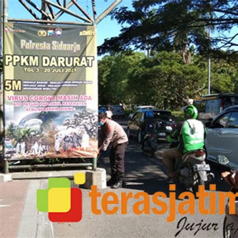 Polresta Sidoarjo Sebar Baliho Sosialisasi PPKM Darurat Teras Jatim