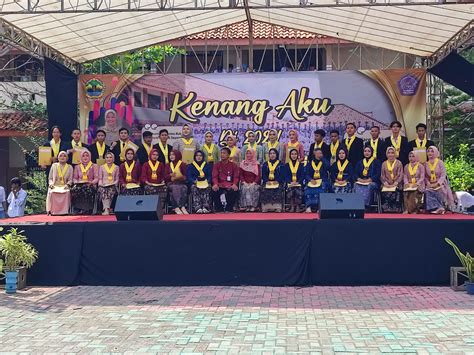 Wisuda Kelas Xii Tahun Ajaran Sma Negeri Tegal