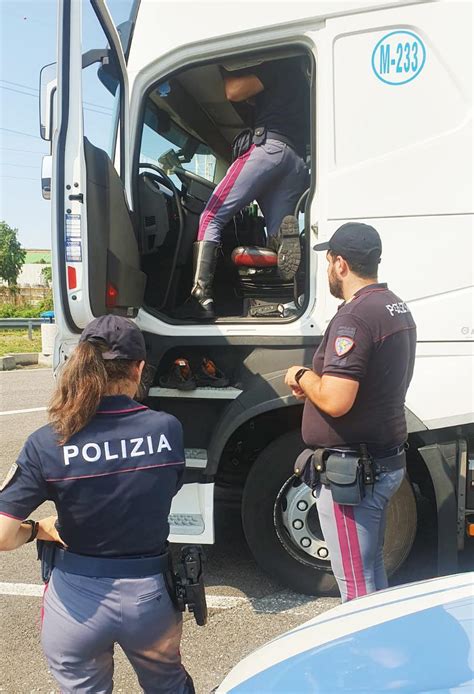 Controlli Sui Camionisti Uno Positivo Alla Cocaina E Multe