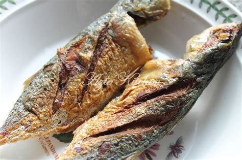 Tips Menyediakan Ikan Goreng Garing Azie Kitchen