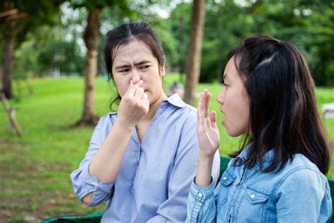 Bau Mulut (Halitosis): Gejala, Penyebab, dan Pengobatan - Hello Sehat