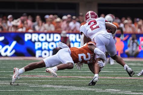 Longhorns Daily News: Texas DB Jahdae Barron wears ‘23’ in honor of ...