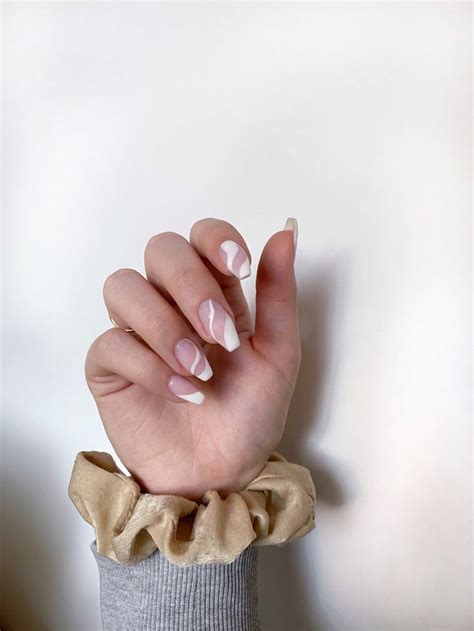 Minimalistic Nails