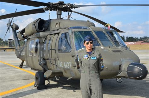 Primera Mujer Piloto Del Helic Ptero Uh Black Hawk De La Fuerza