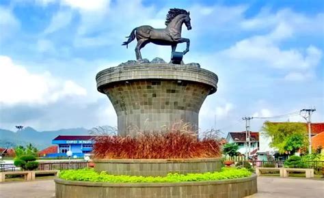 5 Rekomendasi Wisata Alam Yang Ada Di Kuningan Jawa Barat Tiga Aksara