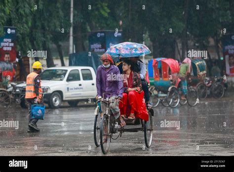 Dhaka Bangladesh Th Oct People Ride Rickshaw During The Rain