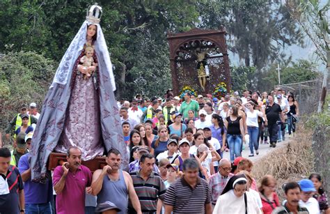 ¡diócesis De San Cristóbal Feligreses Veneran Al Santo Cristo De La