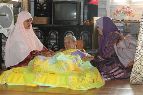 PSR : ZIARAH IBU TUNGGAL DAN WARGA EMAS TERLANTAR PEKAN KERTEH - Wanita ...
