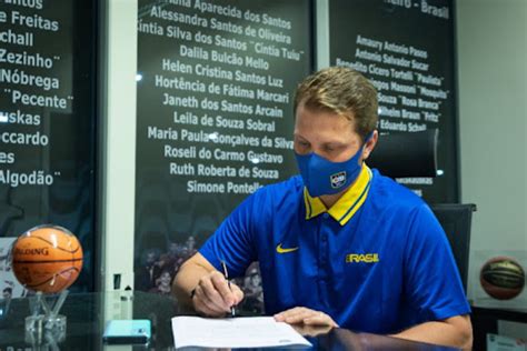 Gustavo De Conti O Novo Treinador Da Sele O Brasileira De Basquete