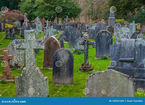 Pierres Tombales Au Vieux Cimeti Re Image Stock Image Du Historique