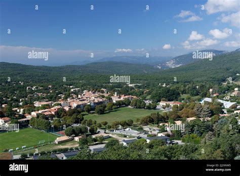 Le Village De Saint Vallier De Thiey Sud Est De La France Photo Stock