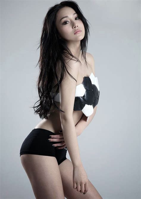 STAR HD PHOTOS Chinese Teenage Bikini Viann Zhang Xinyu