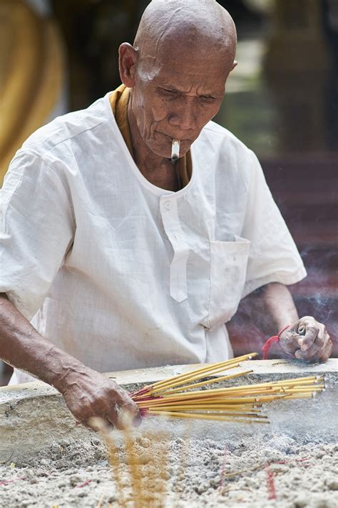 Buddhist,male,prayer,ritual,buddhism - free image from needpix.com