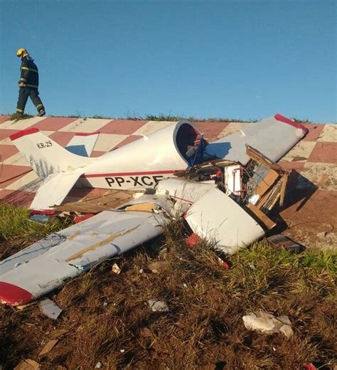 V Deo Aeronave Cai Em Par De Minas E Deixa Uma Pessoa Ferida