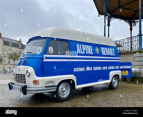 Renault Alpine Support Van Hi Res Stock Photography And Images Alamy