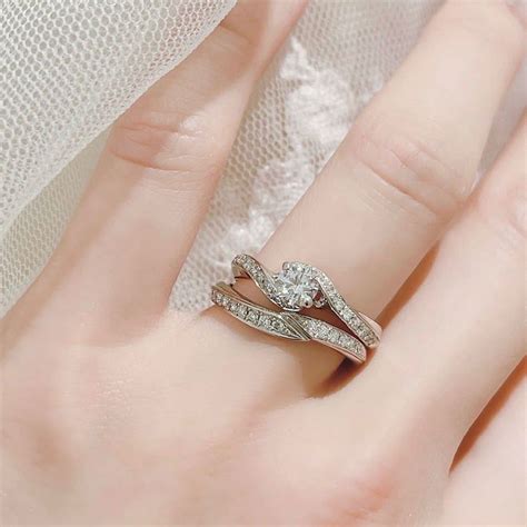 ぴたっと重ね付けできる心地良さ💍ラパージュの婚約指輪・結婚指輪【セットリング】特集 Marry マリー